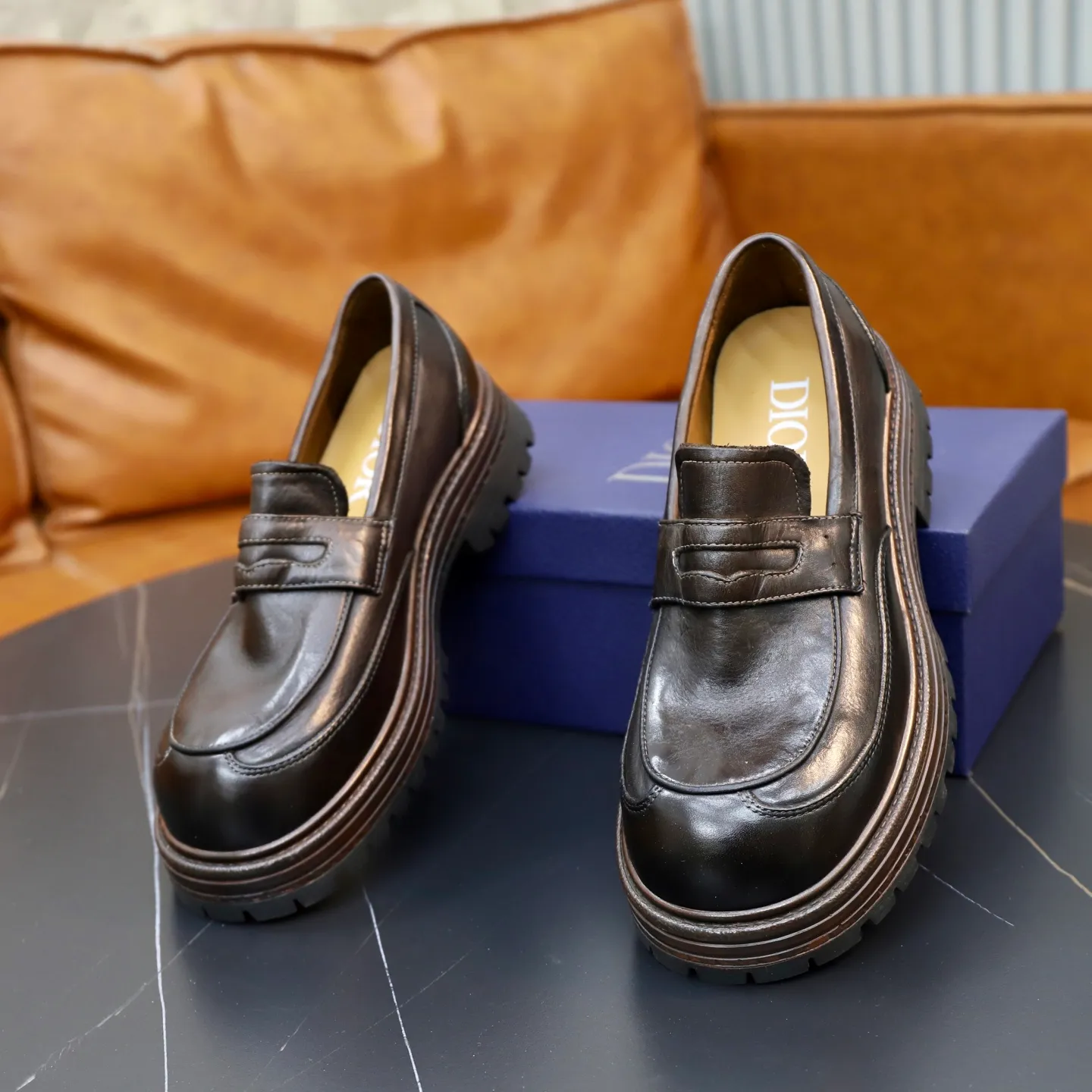 Factory price: 540💰 [Dior] Dior's new casual men's shoes are launched in Hong Kong counters. Official website 1:1 production. Italian washed cowhide + water-dyed leather lining. Designed by European and American masters. Perfect shape to create counter quality, solid color rubber wear-resistant outsole and classic dazzling head! Super versatile and very comfortable. High-end without losing taste, fashionable and novel! ! Absolute focus! 3 colors available! Code number 38-45